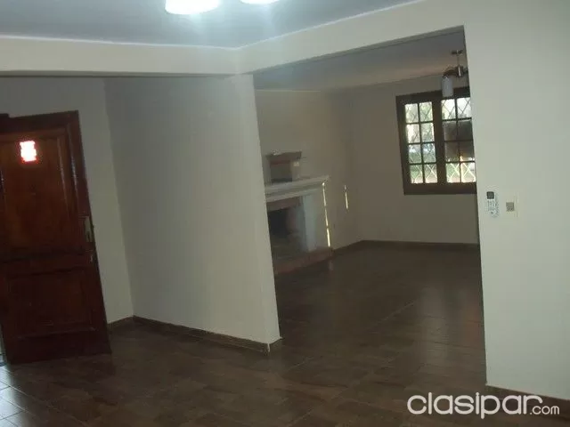 VENDO ELEGANTE RESIDENCIA DE PLANTAS DE 3 DORMITORIOS ZONA DE LA AVDA SANTISIMA TRINIDAD — foto 2