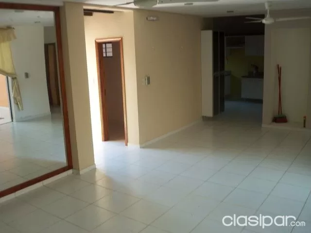 VENDO EN OFERTA ELEGANTE CASA DE 4 DORMITORIOS EN Bº HIPÓDROMO — foto 3