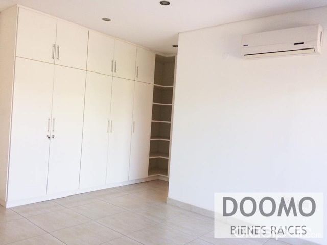 SE ALQUILA A ESTRENAR 2 Duplex de 3 habitaciones Amplio con jardín y piscina en la ZONA DEL CIT, a pasos de Madame Lynch!! — foto 3