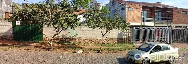 EXCELENTE UBICACION. TERRENO 20 X 18 PARA 2 DUPLEXS 50 mts DE AVDA. BRUNO GUGGIARI — foto 2
