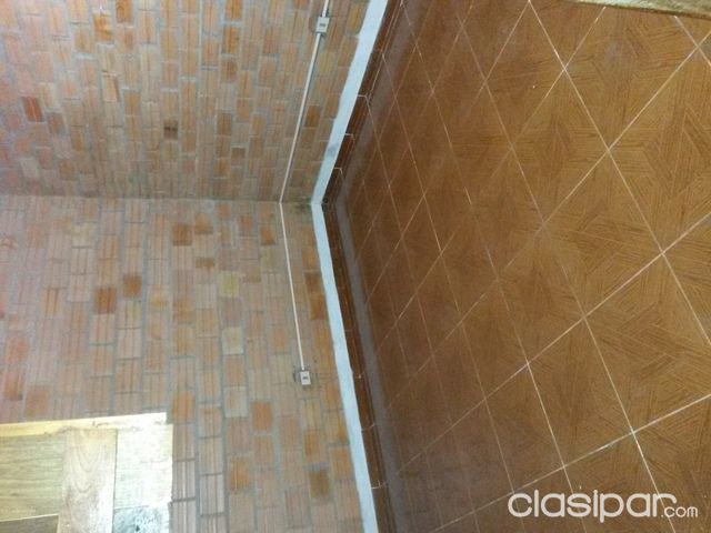 alquilo una piesa con sala cocina comedor y lavadero tipo duplex — foto 3