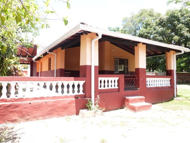 Amplia y hermosa residencia con 3 dormitorios, 2 baños, cocina comedor, galería, lavadero con techo. Con departamento adicional de — foto 3