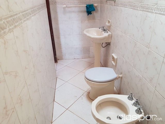 ¡ALQUILAMOS CASA CON PISCINA! ZONA UNA — foto 2