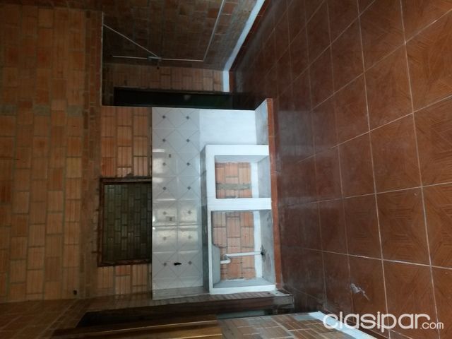 alquilo una piesa con sala cocina comedor y lavadero tipo duplex — foto 3
