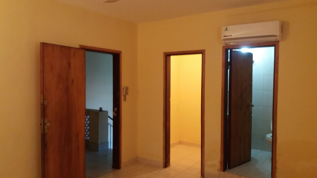 HABITACION CON BAÑO ZONA VIADUCTO GRAL SANTOS — foto 2