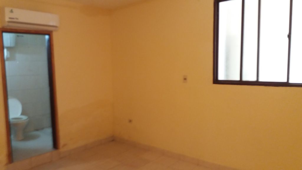 HABITACION CON BAÑO ZONA VIADUCTO GRAL SANTOS — foto 3