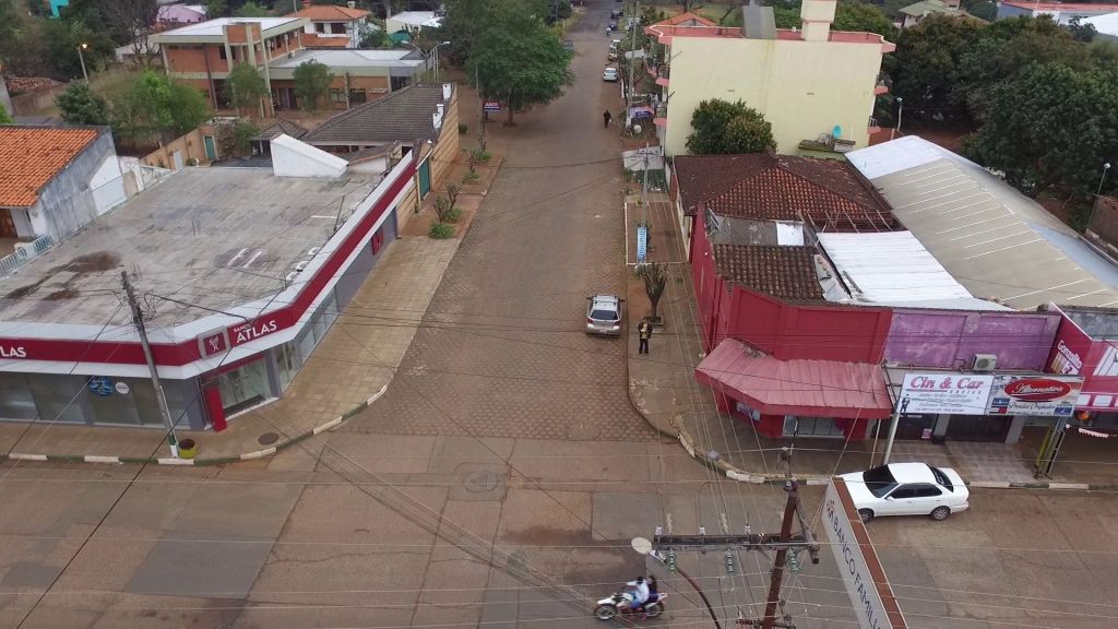 CAAGUAZU CENTRO, FRENTE A LA PLAZA DE LA LIBERTAD, EL BANCO FAMILIAR Y EL BANCO ATLAS — foto 2
