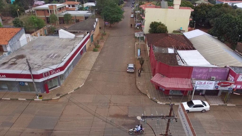 CAAGUAZU CENTRO, FRENTE A LA PLAZA DE LA LIBERTAD, EL BANCO FAMILIAR Y EL BANCO ATLAS — foto 2