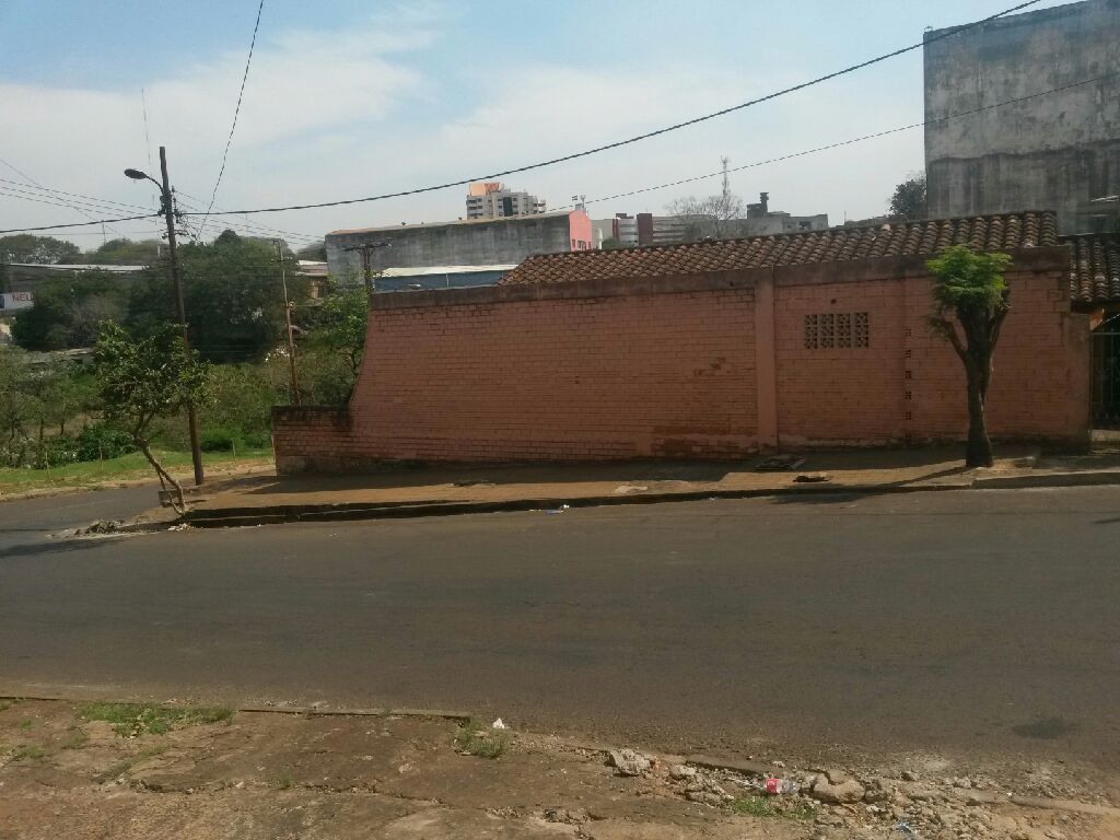 SE VENDE ESTA CASA EN EL CENTRO DE CDE — foto 2