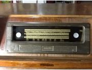 Vendo hermosa radio PHILCO antigua y funcionando
