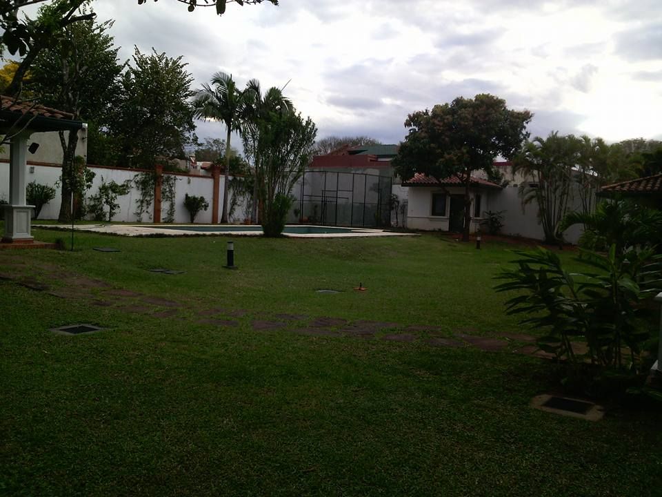 VENDO MANSION EN BARRIO LOS LAURELES ASUNCION PARAGUAY — foto 3