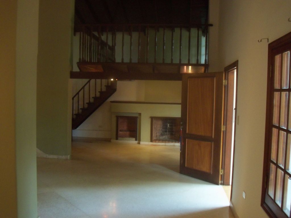 VILLA MORRA DETRÁS DEL SHOPPING 2PL 4 DORMITORIOS,ESCRITORIO, PISCINA,PATIO — foto 3