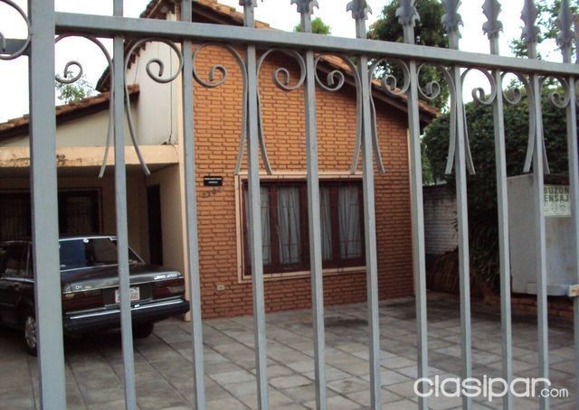 VENDO CASA SOBRE LA AVDA. RCA. ARGENTINA. — foto 2