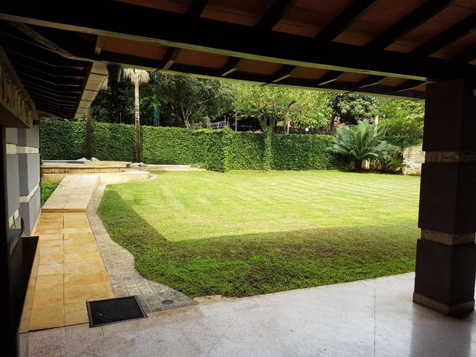 VENDO RESIDENCIA EN FERNANDO DE LA MORA NORTE A MEDIA CUADRA DE MCAL LOPEZ — foto 2