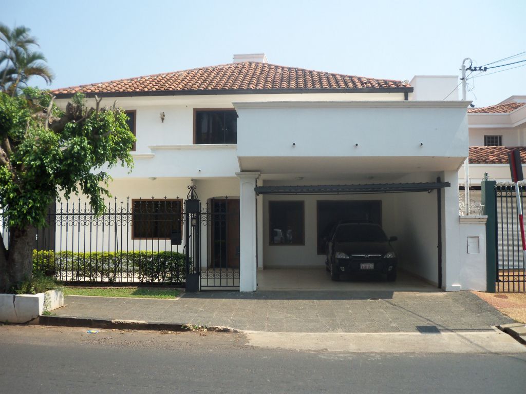 B.MCAL ESTIGARRIBIA GRAN RESIDENCIA DE 4 DORMITORIOS EN SUITE,ESCRITORIO PISCINA QUINCHO — foto 2