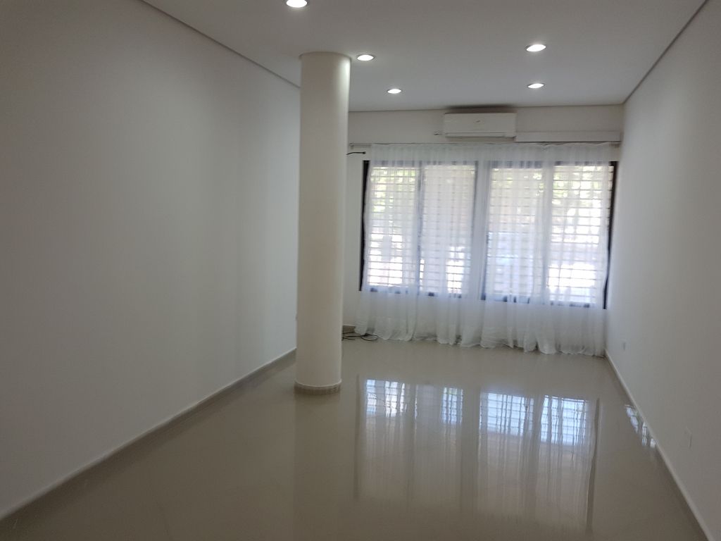 DUEÑO ALQ. DPTO. SAN LORENZO. KM.14.5, 2DORMITORIOS, SALA, COCINA, BALCON. PATIO. COCHERA Gs.1.500.000. incluye agua. — foto 2