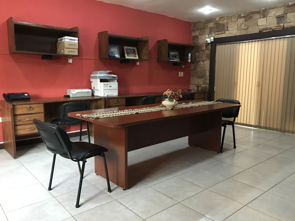 Alquilo hermosa casa para vivienda u oficina a 2 cuadras de santa teresa — foto 2
