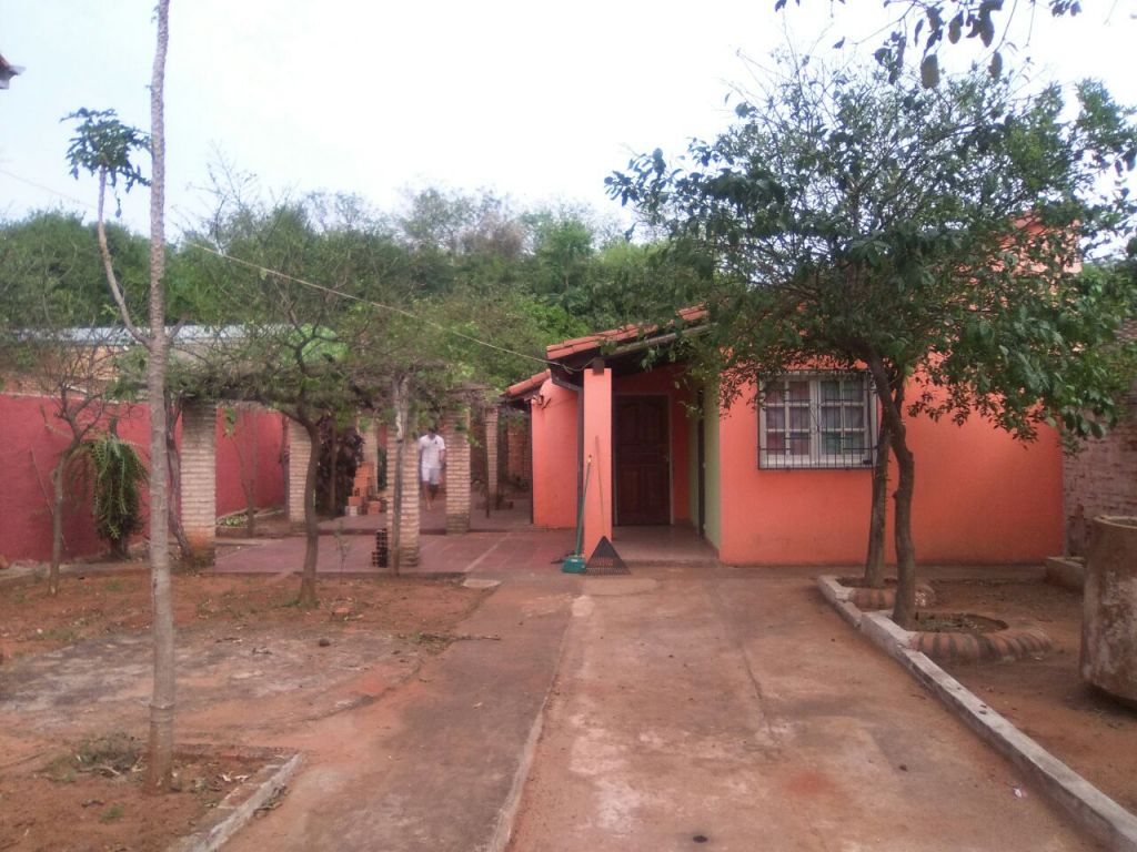 VENDO AMPLIA CASA EN KM16 12 RUTA 1 SOBRE ASFALTADO — foto 2