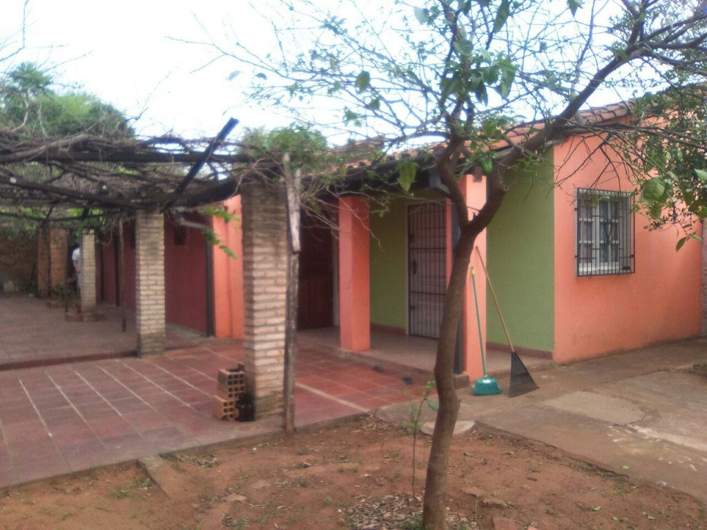 VENDO AMPLIA CASA EN KM16 12 RUTA 1 SOBRE ASFALTADO — foto 3