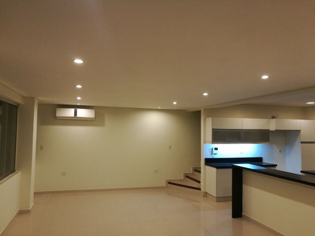 MODERNO TRIPLEX A ESTRENAR, ZONA MBURUCUYA. — foto 2