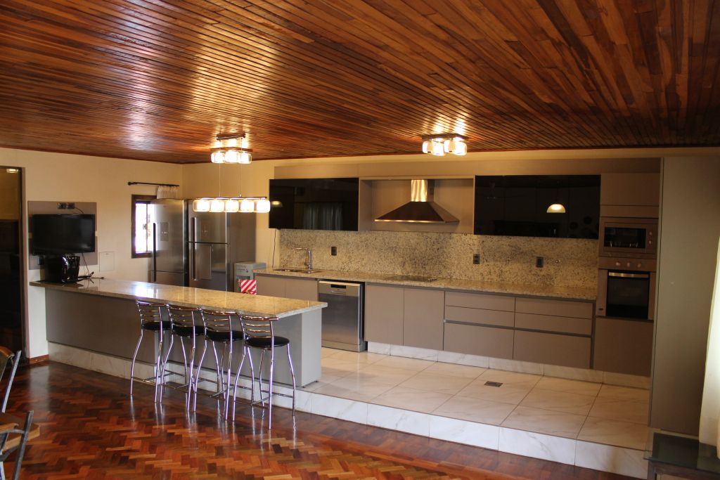 VENDO AMPLIA RESIDENCIA DE TRES NIVELES EN BARRIO LAS MERCEDES — foto 3