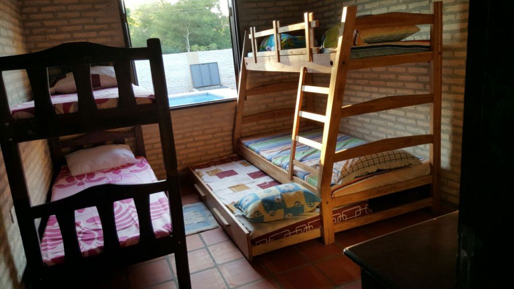 CASA EN SAN BERNARDINO, EN ESTRENO CON PISCINA Y JACUZI.- — foto 3