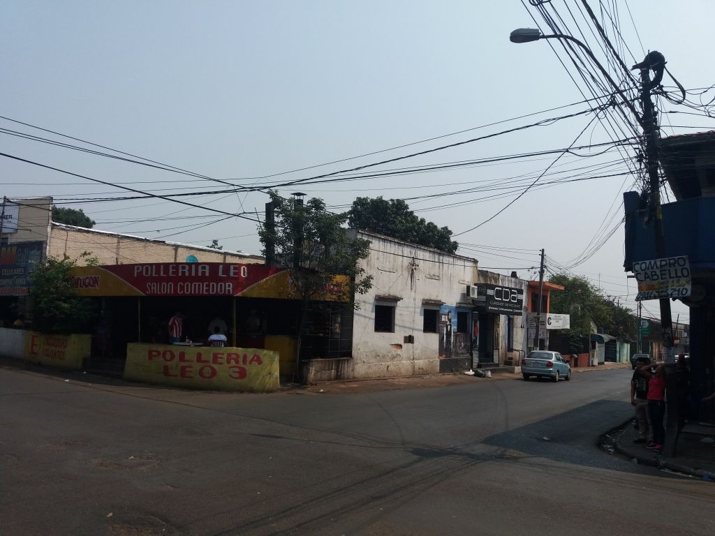 Vendo terreno edificado con dos salones sobre calle para alquilar si desea — foto 3