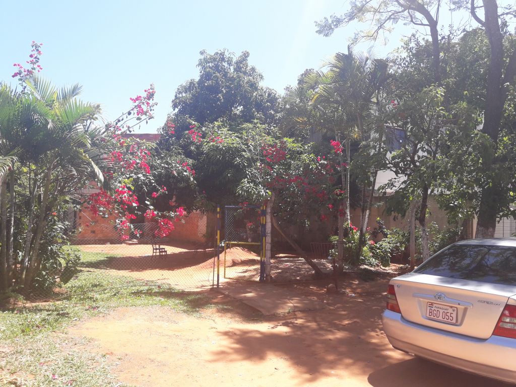 LUQUE VENDO CASA EN HERMOSA ZONA RESIDENCIAL, CARLOTA PARMEROLA SUPER OFERTAAA…!! — foto 2