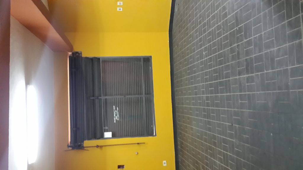 Dueña Alquila amplio salón — foto 3