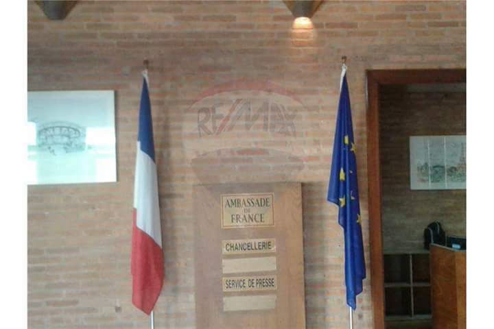 SE VENDE EMBLEMÁTICA EMBAJADA DE FRANCIA sobre Av España — foto 3