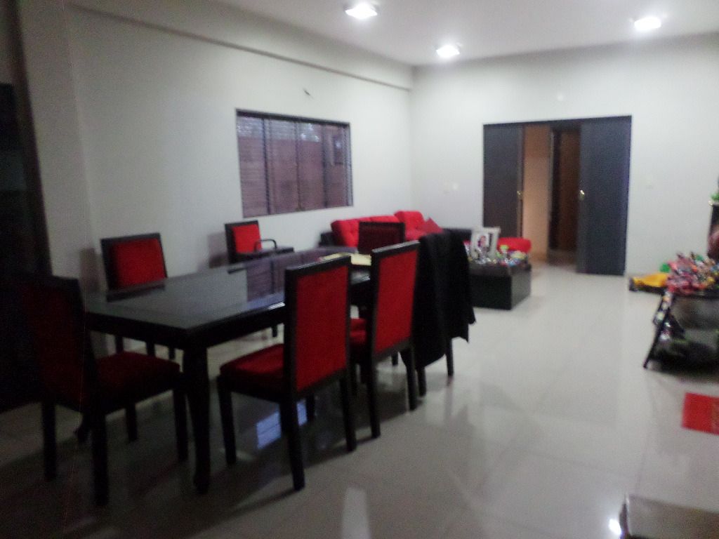 Vendo casa amplia en esquina con pileta, zona conmebol — foto 2