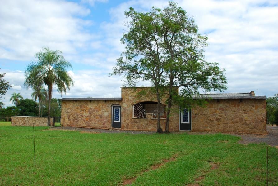 VENDO CASA EN LA CIUDAD DE ALTOS CON TERRENO DE 3 HECTAREAS CON VISTA AL LAGO YPACARAI — foto 2