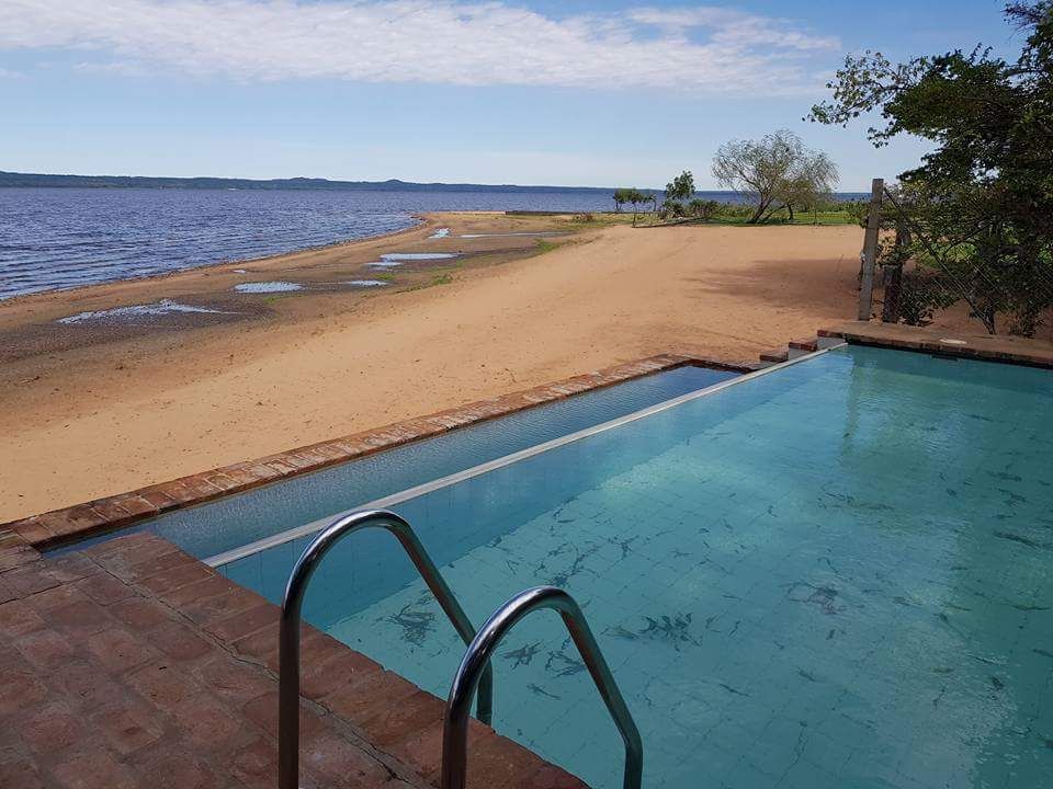 REMAX VENDE CASA SOÑADA SOBRE EL LAGO EN SAN BERNARDINO! — foto 2