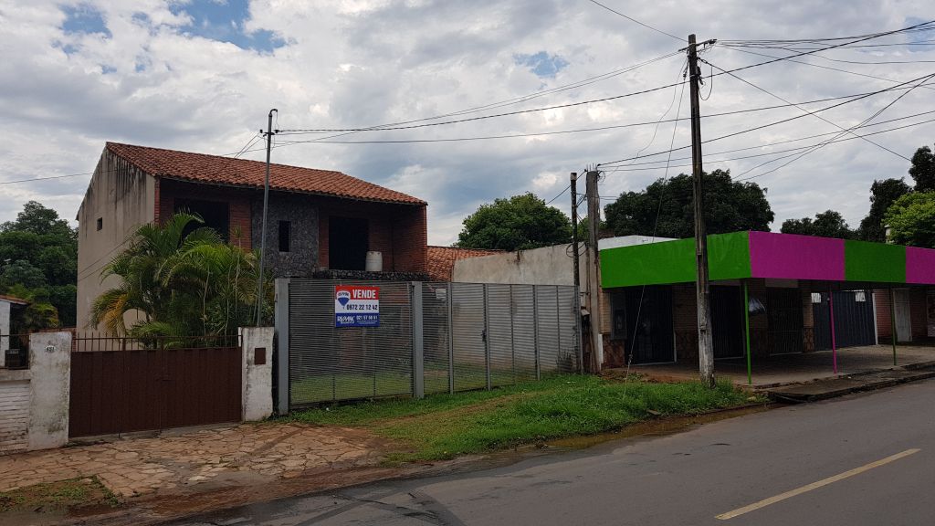 VENDO CASA EN EL CENTRO DE SAN LORENZO — foto 2