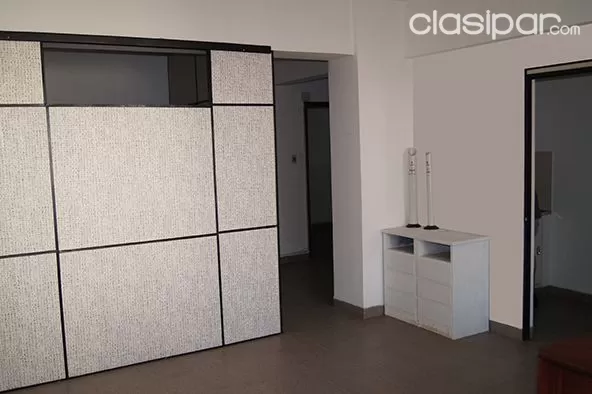 ALQUILER DE OFICINA EN EL MICROCENTRO DE CIUDAD DEL ESTE — foto 2