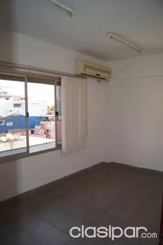 ALQUILER DE OFICINA EN EL MICROCENTRO DE CIUDAD DEL ESTE — foto 3