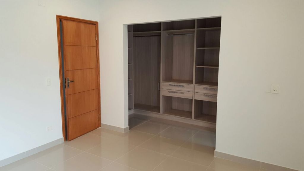 VENDO LUJOSO DUPLEX A ESTRENAR EN LAMBARÉ — foto 2