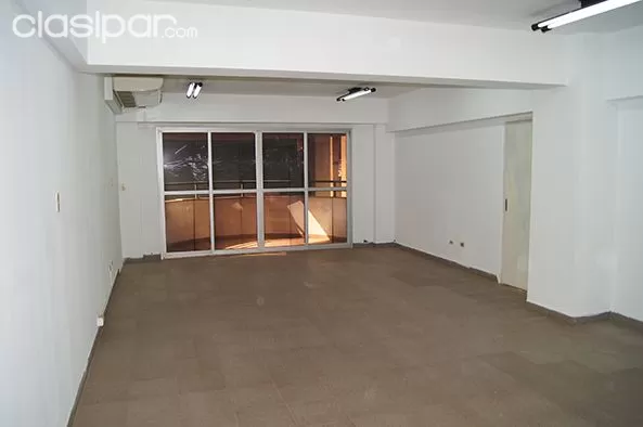 ALQUILER DE OFICINA EN EL MICROCENTRO DE CIUDAD DEL ESTE — foto 2