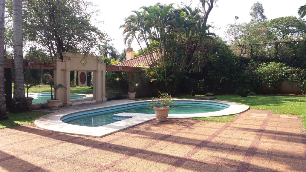 Majestuosa casa en barrio residencial. — foto 2