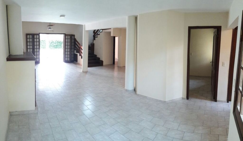 VENDO CASA EN BARRIO MBURUCUYA. DETRÁS DEL CURDA. — foto 2
