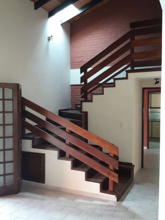 VENDO CASA EN BARRIO MBURUCUYA. DETRÁS DEL CURDA. — foto 3