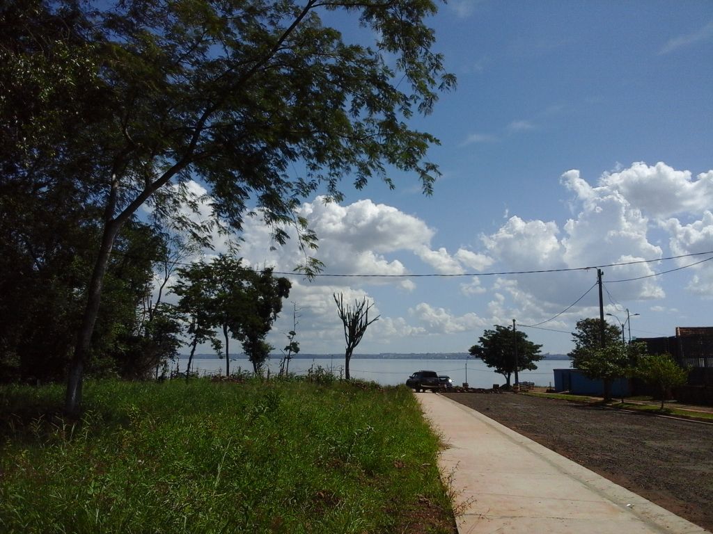 TERRENO SOBRE EL RIO PARANA EN ENCARNACIÓN — foto 2