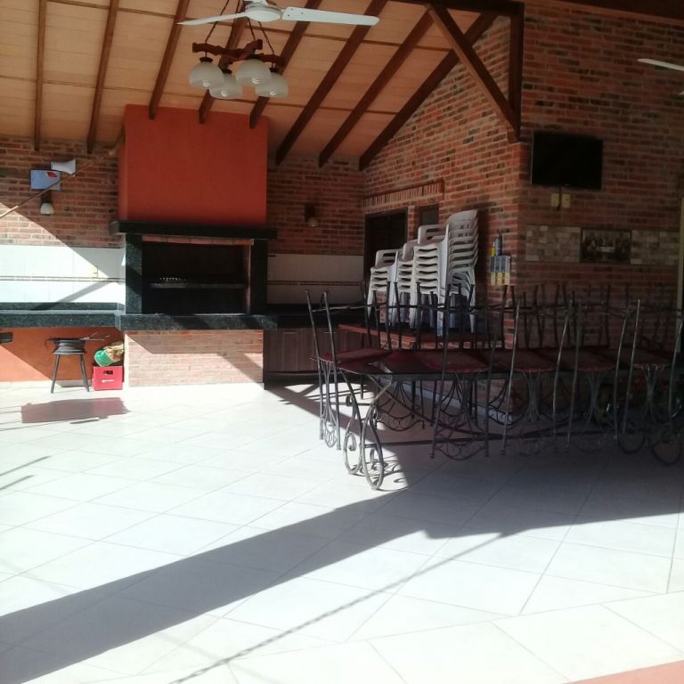 VENDO HERMOSA RESIDENCIA EN LAMBARÉ — foto 3
