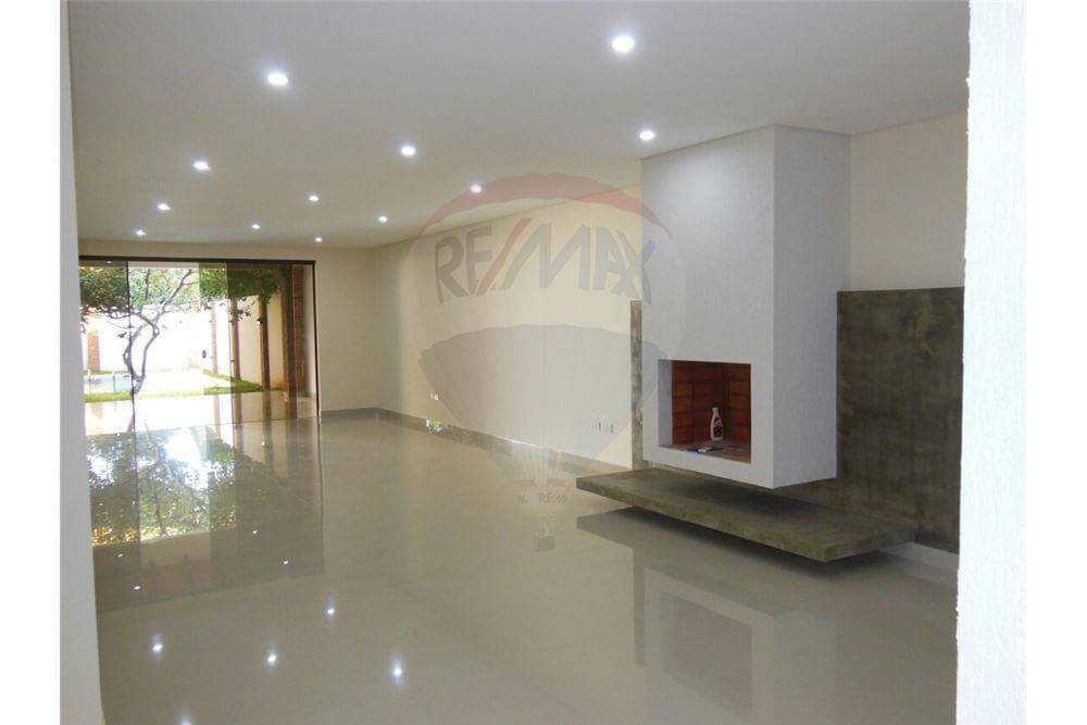 VENDO LUJOSA RESIDENCIA BARRIO MBURUCUYA — foto 2