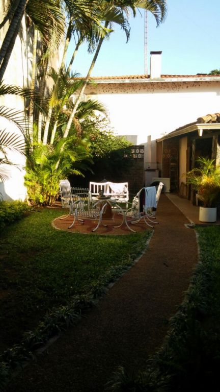 VENDO HERMOSA CASA EN ZONA RESIDENCIAL, BARRIO SAJONIA!!! — foto 3
