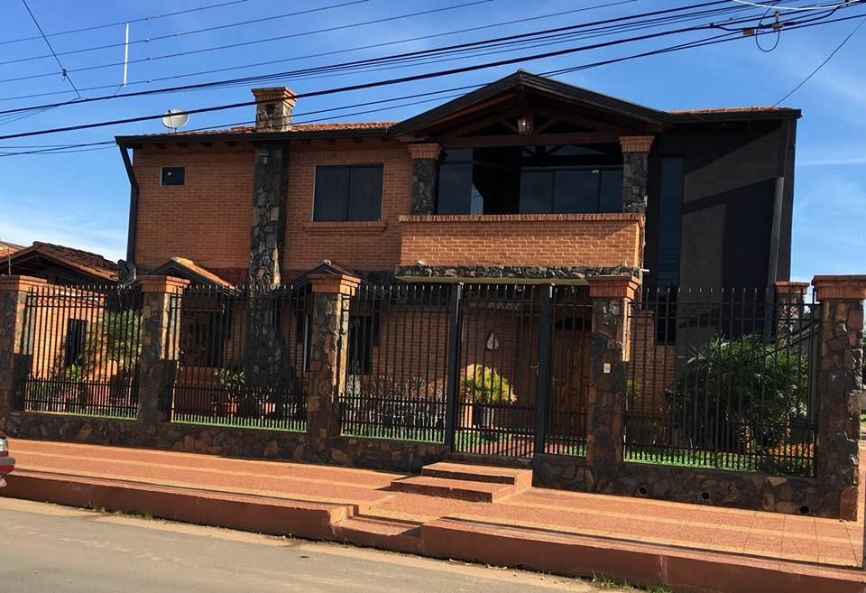 VENDO HERMOSA RESIDENCIA Y FINA RESIDENCIA EN LUQUE!! CON PISCINA!! — foto 2