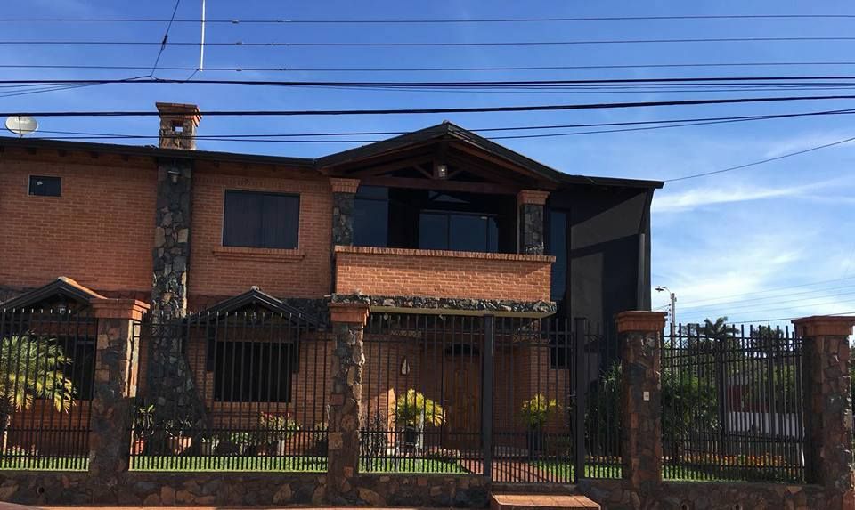 VENDO HERMOSA RESIDENCIA Y FINA RESIDENCIA EN LUQUE!! CON PISCINA!! — foto 3