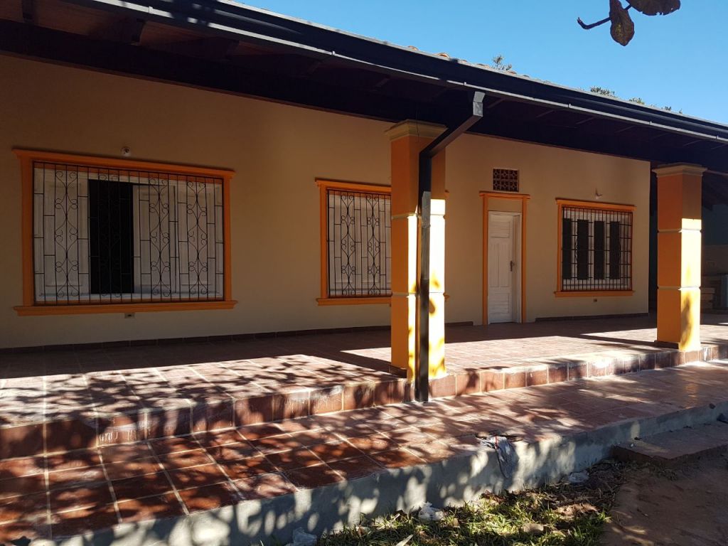 oferto casa en capiata a 300 mts del asfalto.... financiable — foto 2