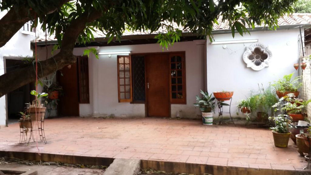 Casa con dos salones comerciales con excelente ubicación. Terreno 360 m2 — foto 2