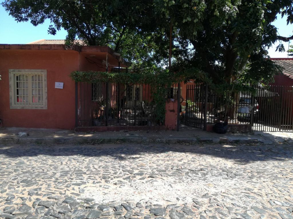 ATENCION INVERSIONISTAS VENDO CASA EN ASUNCIÓN -1 CUADRA DE LA AVDA FDO Y MEDIA CUADRA DE BRUNO GUGGIARI — foto 2